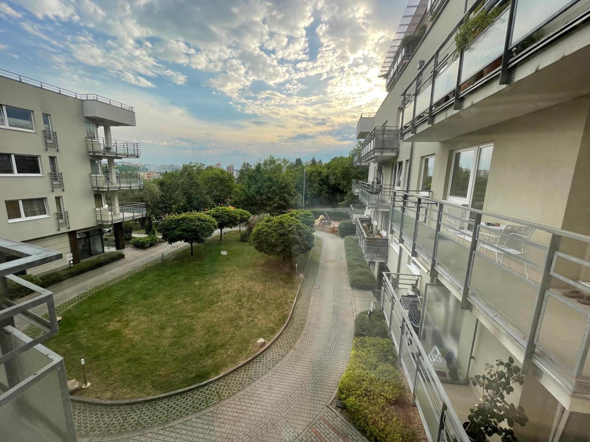 Monfas Apartment Provence In ปราก ภายนอก รูปภาพ